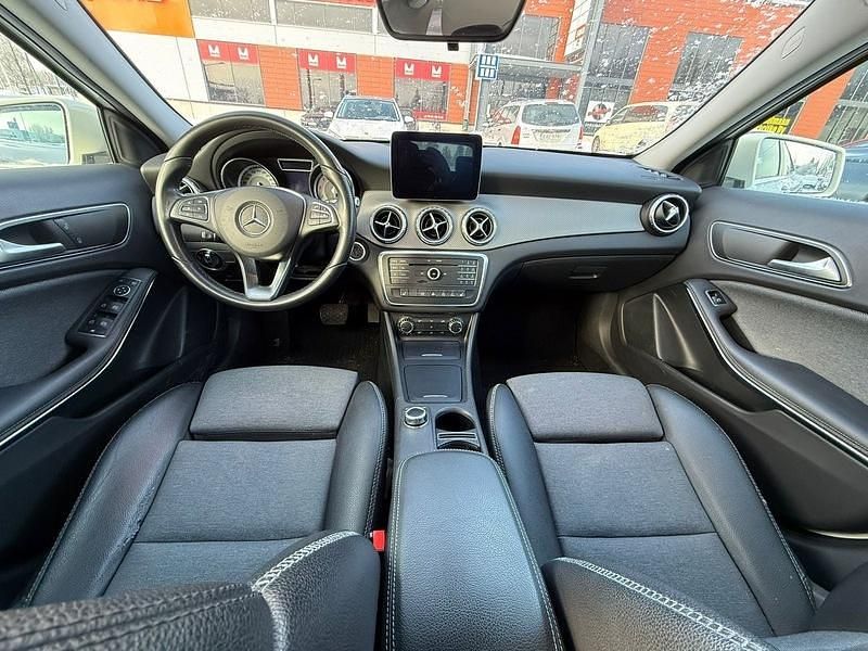 Käytetty Mercedes GLA180 Style 122 HP (89 kW) 2017 Katumaasturi