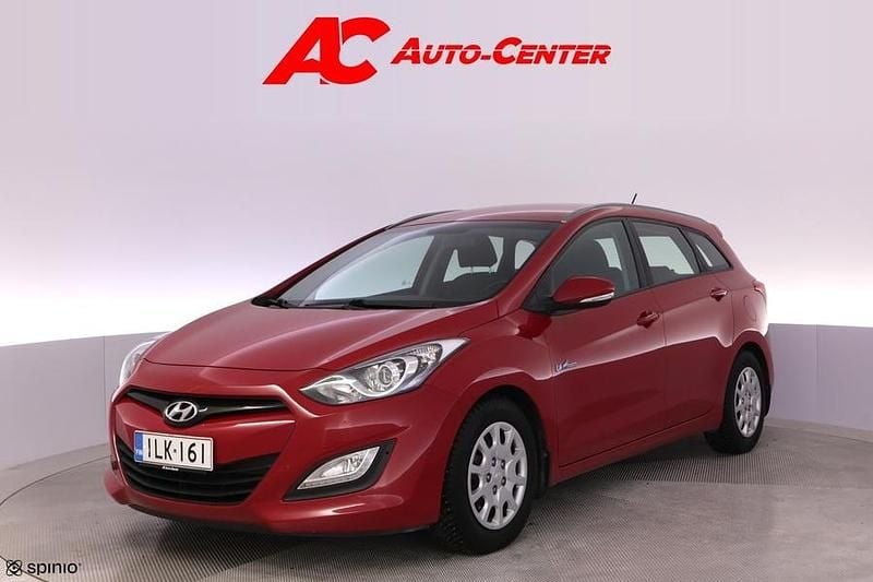 Käytetty Hyundai i30 99 HP (72 kW) 2013 Punainen Farmari