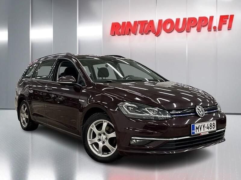 Violetti Käytetty 2018 VW Golf VII Highline Farmari | 9 860 € (Perustarjous) - Kuva 1/3