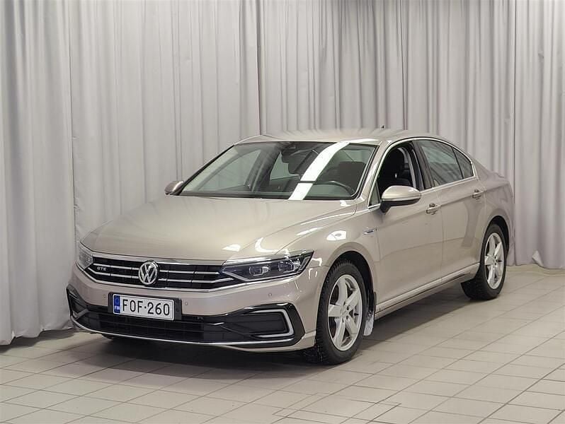 Käytetty VW Passat GTE 218 HP (160 kW) 2019 Keltainen Sedan