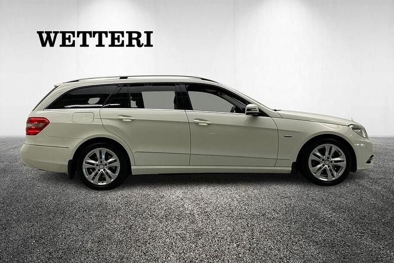 Käytetty Mercedes E220 Avantgarde 170 HP (125 kW) 2012 Valkoinen Farmari