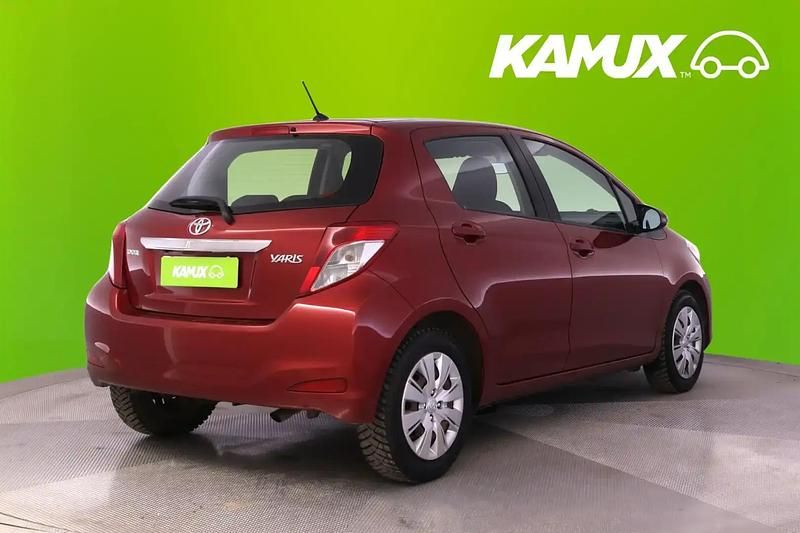 Käytetty Toyota Yaris Sol 99 HP (72 kW) 2012 Punainen Sedan