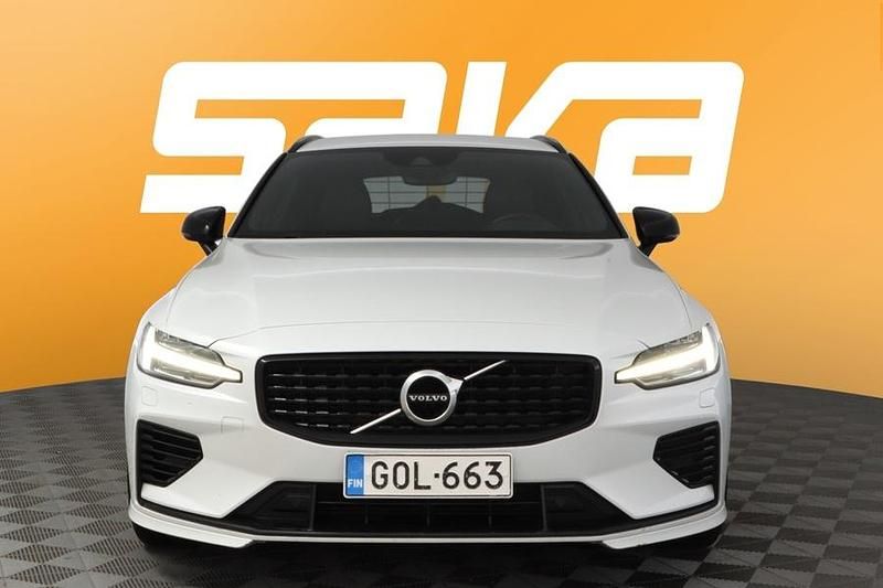 Käytetty Volvo V60 Business Edition 392 HP (288 kW) 2021 Farmari