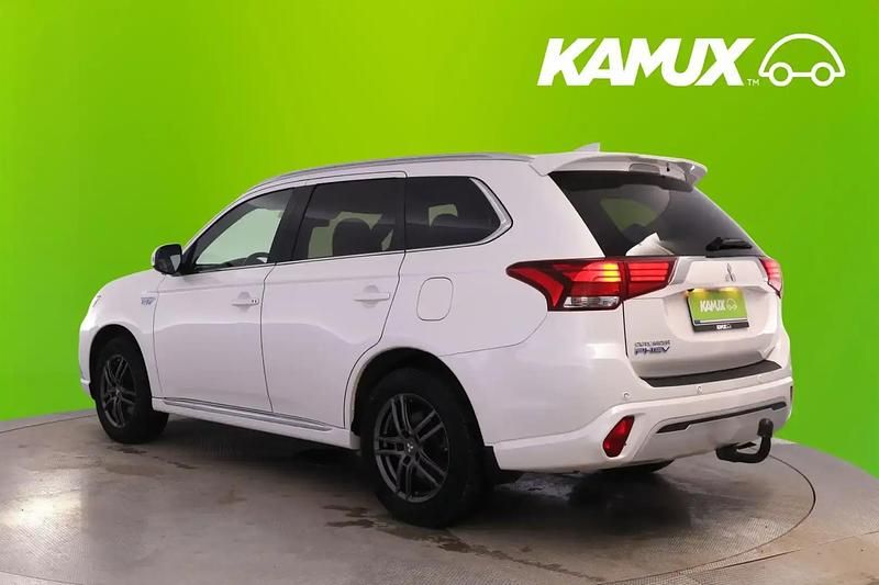 Käytetty Mitsubishi Outlander P-HEV Instyle 184 HP (135 kW) 2019 Valkoinen Sedan