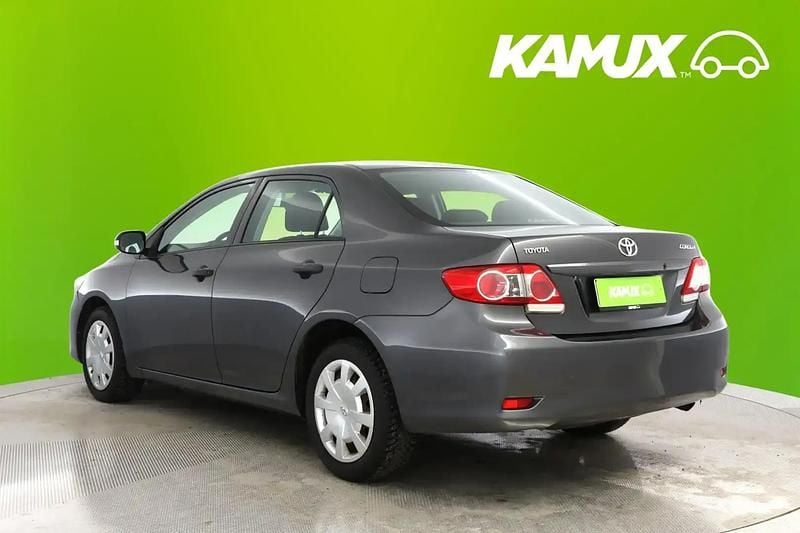 Käytetty Toyota Corolla Terra 99 HP (72 kW) 2011 Hopea / harmaa Sedan