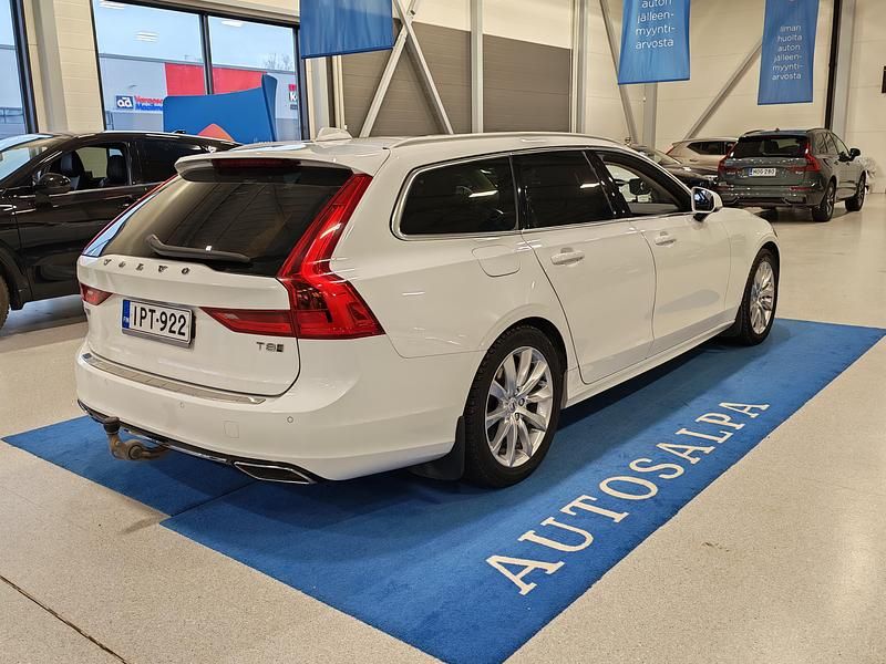 Käytetty Volvo V90 Momentum 392 HP (288 kW) 2020 Valkoinen Farmari