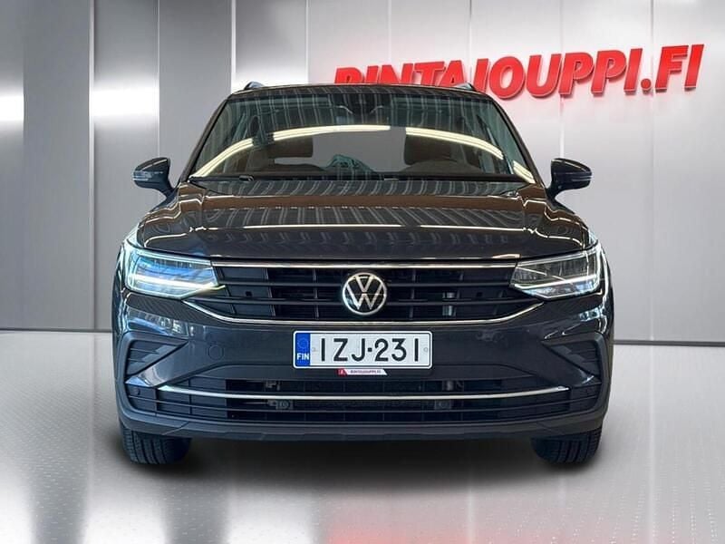 Käytetty VW Tiguan 245 HP (180 kW) 2021 Harmaa Katumaasturi