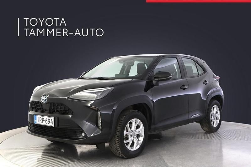 Käytetty Toyota Yaris Cross Active 116 HP (85 kW) 2024 Musta Katumaasturi