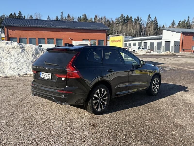 Käytetty Volvo XC60 R-Design 310 HP (228 kW) 2023 Katumaasturi