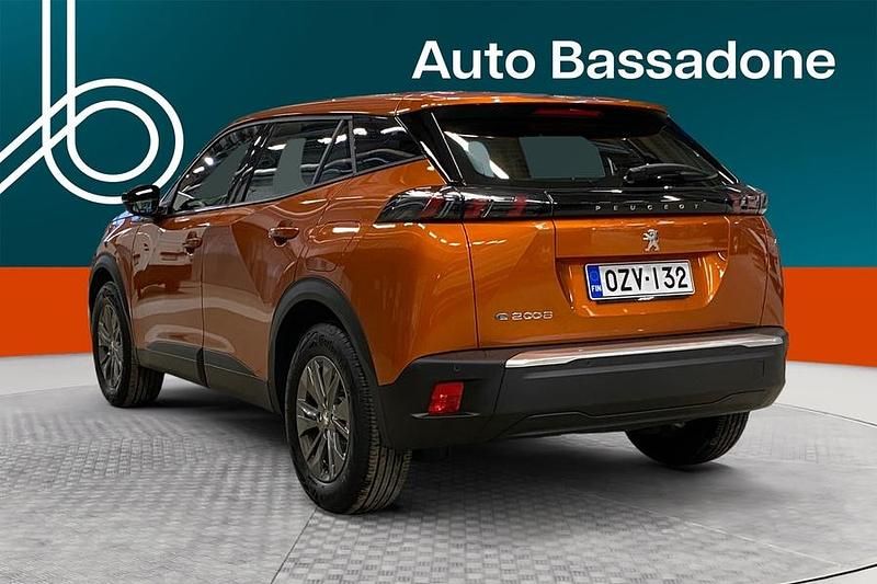 Käytetty Peugeot e-2008 Active 100 kW (136 HP) 2023 Katumaasturi