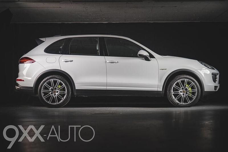 Käytetty Porsche Cayenne S E-Hybrid 333 HP (244 kW) 2015 Katumaasturi