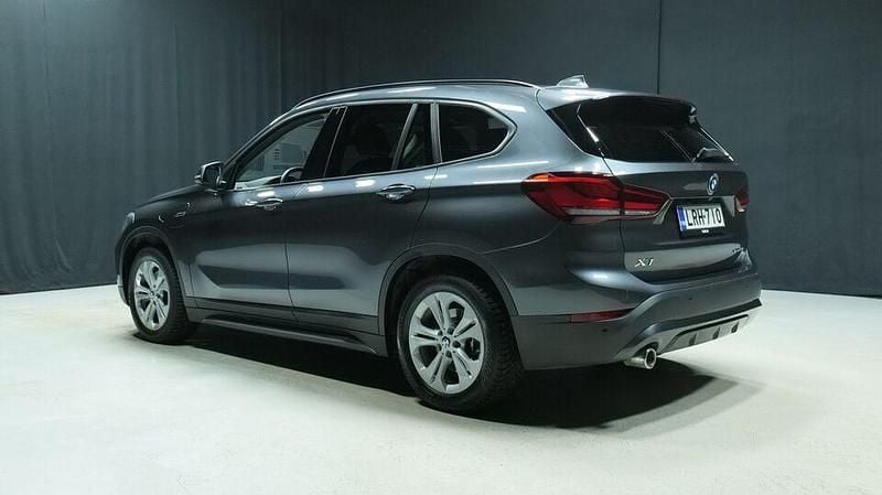 Käytetty BMW X1 Sport Line 220 HP (161 kW) 2022 Harmaa Katumaasturi