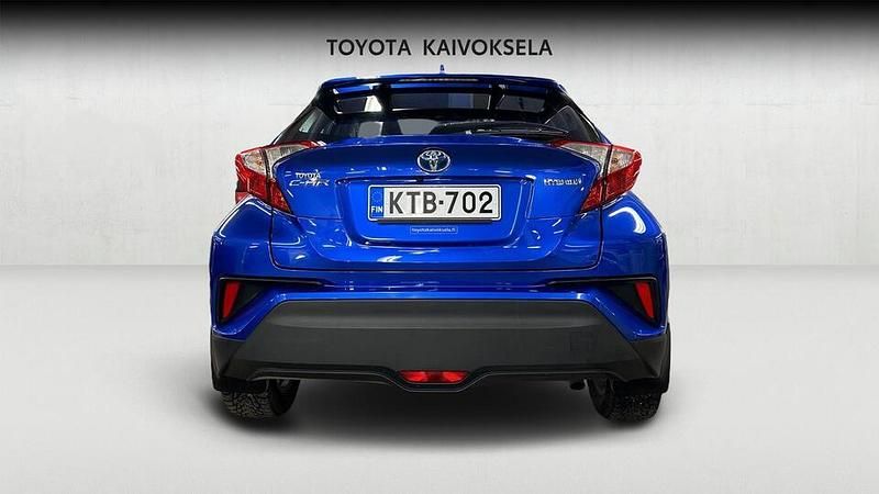 Käytetty Toyota C-HR Active 122 HP (89 kW) 2018 Sininen Katumaasturi