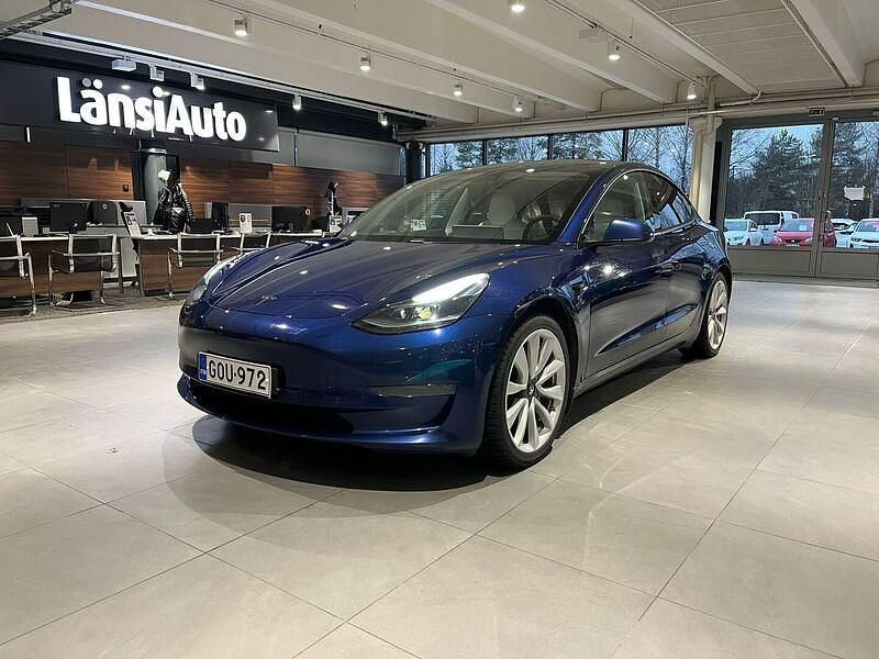 Sininen Käytetty 2021 Tesla Model 3 Sedan | 28 990 € (Perustarjous) - Kuva 1/2