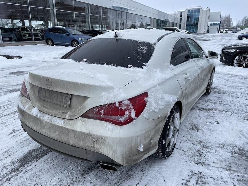 Käytetty Mercedes CLA180 Business 122 HP (89 kW) 2014 Valkoinen Sedan