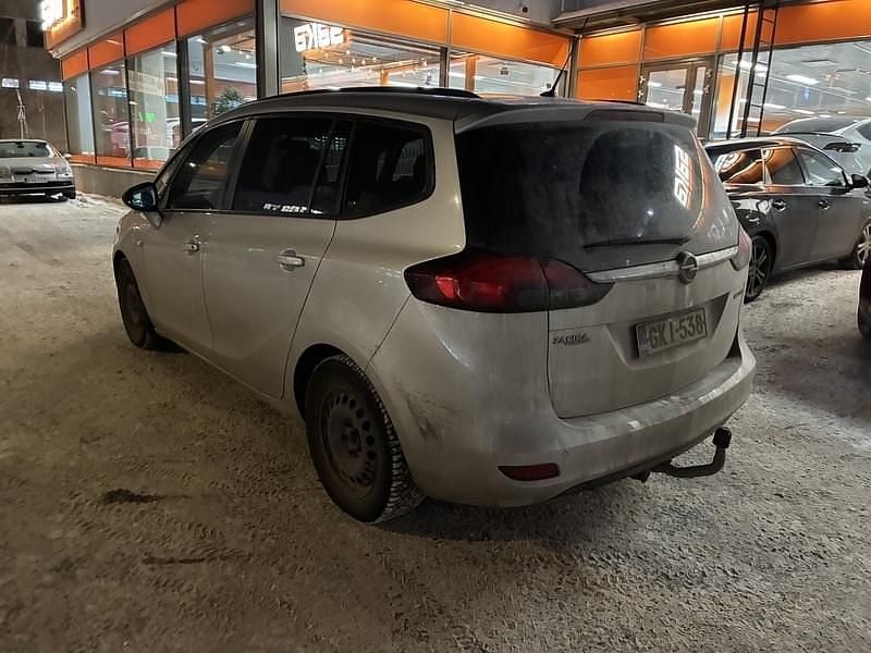 Käytetty Opel Zafira Tourer Enjoy 140 HP (102 kW) 2012 Tila-auto