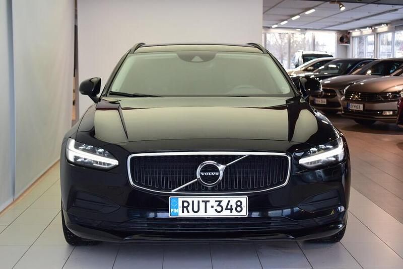Käytetty Volvo V90 Business Edition 150 HP (110 kW) 2017 Farmari