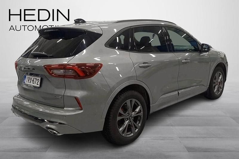 Käytetty Ford Kuga ST-Line X 151 HP (111 kW) 2024 Hopea Katumaasturi