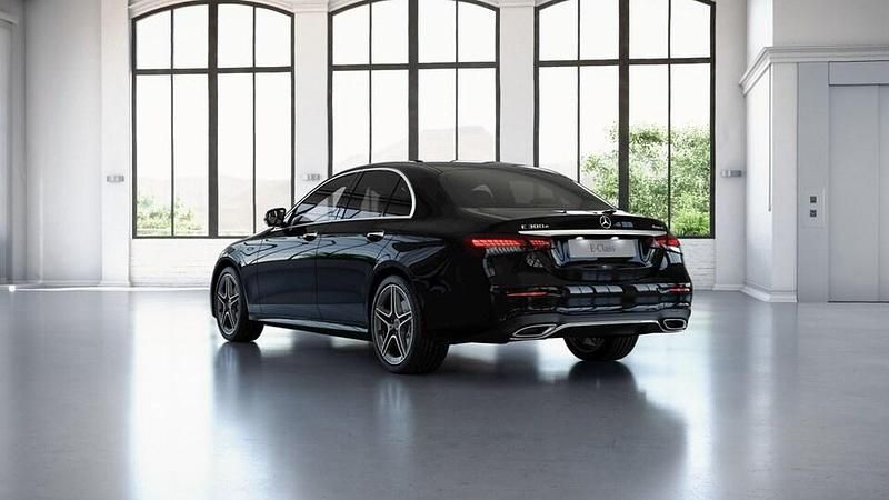 Käytetty Mercedes E300 AMG 211 HP (155 kW) 2023 Musta Sedan