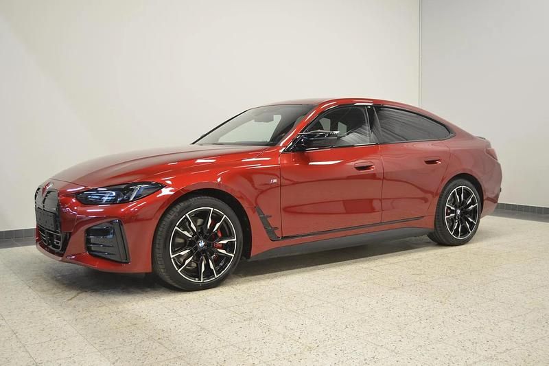 Käytetty BMW i4 Comfort Edition 442 kW (601 HP) 2026 Fire red metallic Sedan