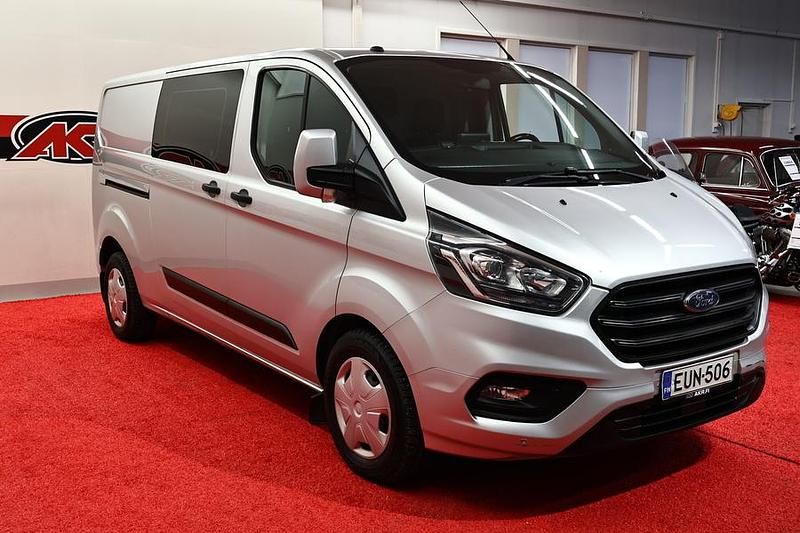 Käytetty Ford Transit Custom Limited 170 HP (125 kW) 2018 Hopea Van