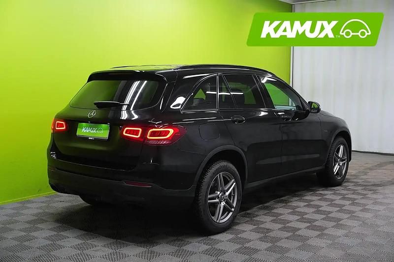 Käytetty Mercedes GLC300e Business 194 HP (142 kW) 2021 Musta Katumaasturi