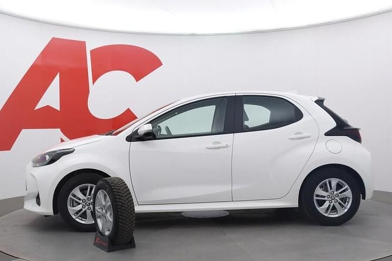 Käytetty Toyota Yaris Hybrid Active 116 HP (85 kW) 2023 Valkoinen Viistoperä