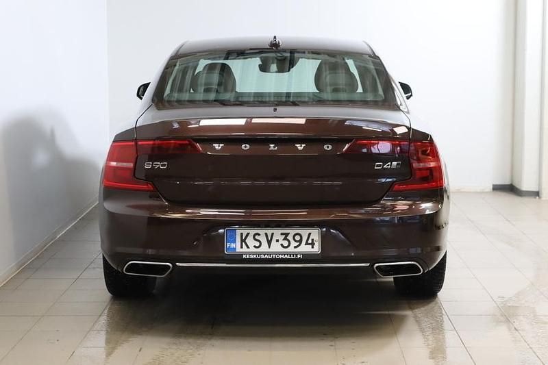 Käytetty Volvo S90 Business Edition 190 HP (139 kW) 2018 Ruskea Sedan