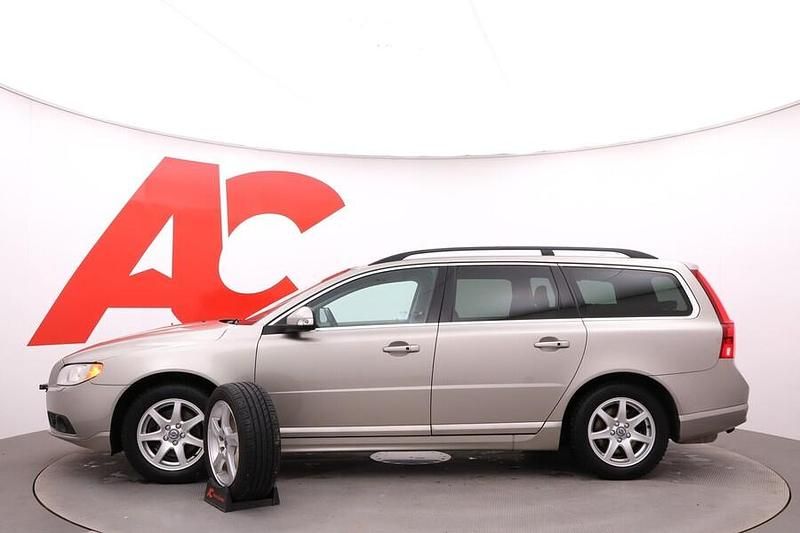 Käytetty Volvo V70 Momentum 180 HP (132 kW) 2011 Ruskea Farmari