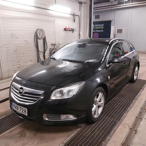 Käytetty Opel Insignia Sport 180 HP (132 kW) 2012 Musta Farmari