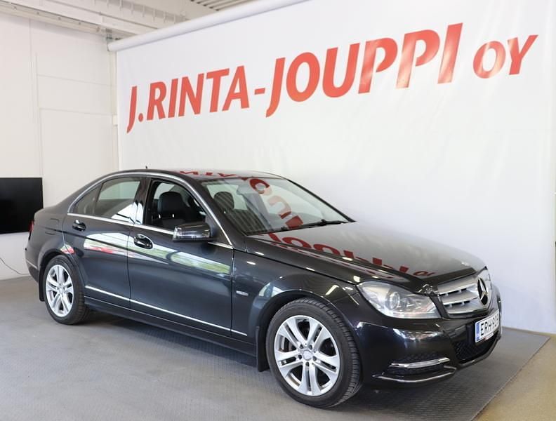Käytetty Mercedes C220 Avantgarde 170 HP (125 kW) 2012 Sedan
