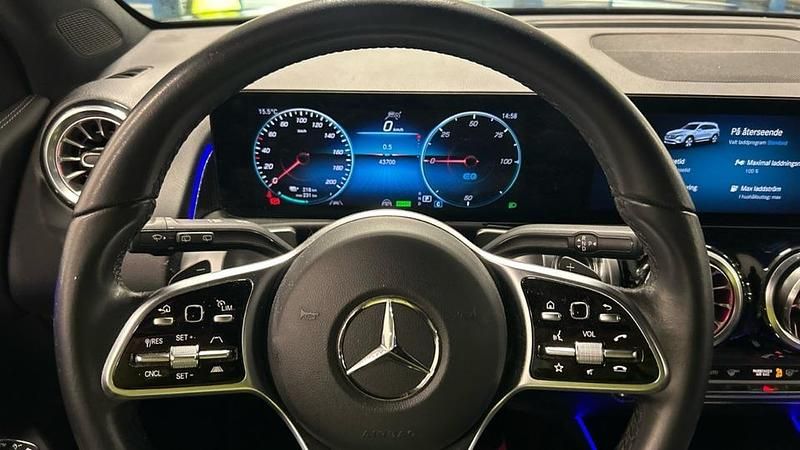 Käytetty Mercedes EQB300 Edition 167 kW (228 HP) 2023 Katumaasturi