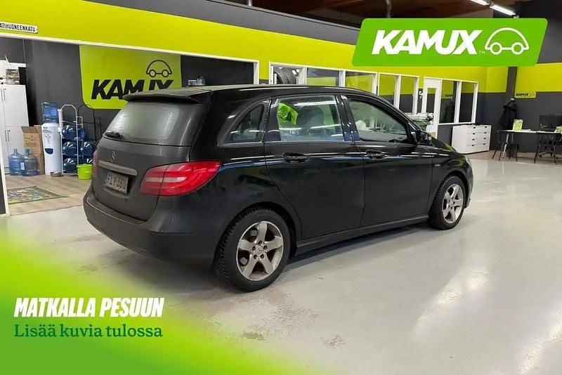 Käytetty Mercedes B180 Business 109 HP (80 kW) 2012 Musta Tila-auto