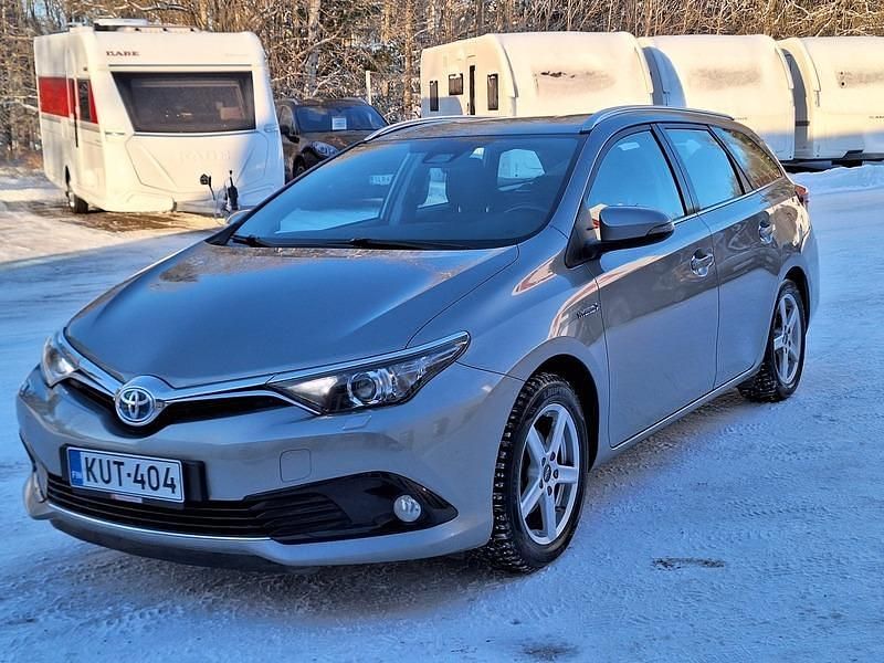 Käytetty Toyota Auris Touring Sports Style 99 HP (72 kW) 2017 Harmaa Farmari