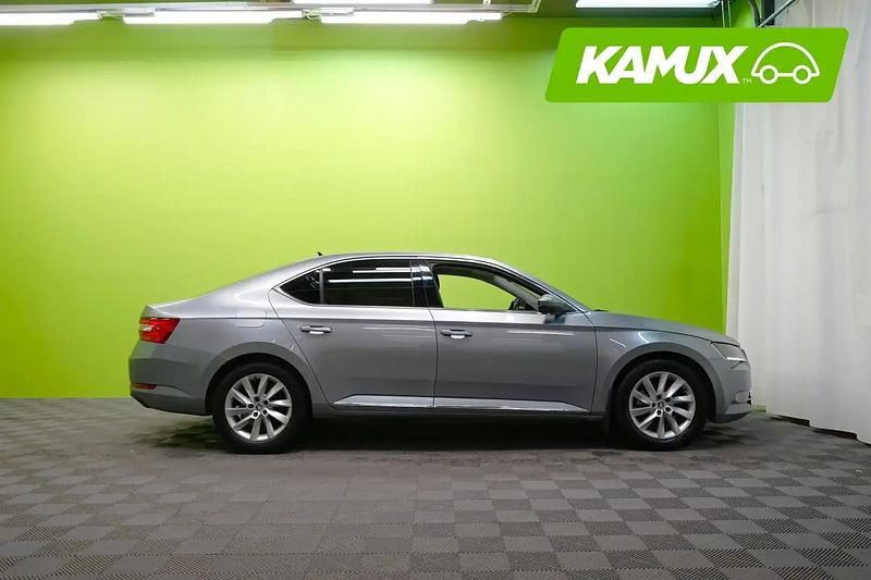 Käytetty Skoda Superb Ambition 150 HP (110 kW) 2016 Hopea / harmaa Sedan
