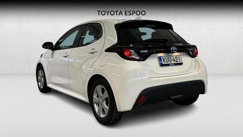 Käytetty Toyota Yaris Hybrid Active 116 HP (85 kW) 2022 Viistoperä