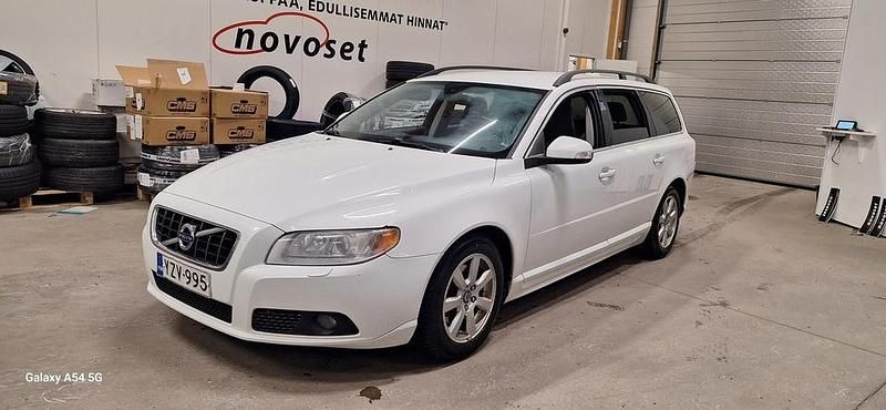 Valkoinen Käytetty 2011 Volvo V70 Momentum Farmari | 1 000 € (Supertarjous) - Kuva 1/4