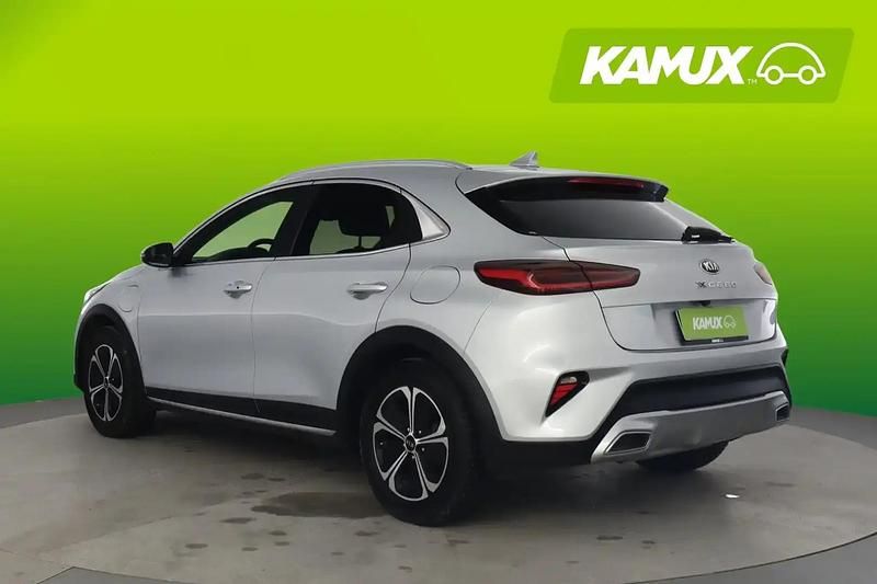 Käytetty Kia XCeed Vision 105 HP (77 kW) 2021 Hopea / harmaa Katumaasturi