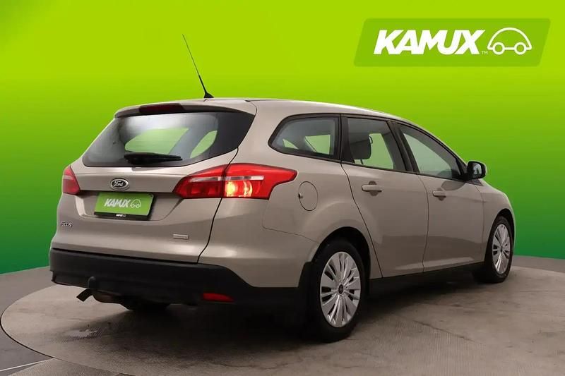 Käytetty Ford Focus Trend 125 HP (91 kW) 2015 Hopea Farmari