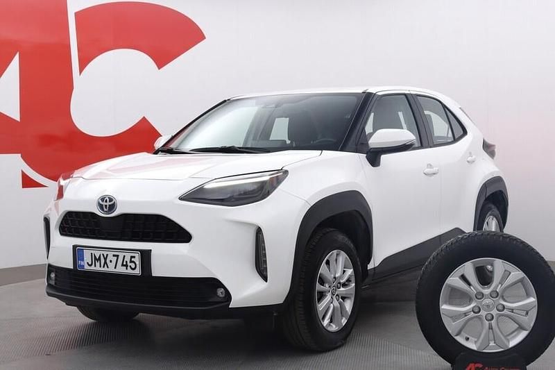 Valkoinen Käytetty 2023 Toyota Yaris Cross Active Katumaasturi | 25 280 € (Perustarjous) - Kuva 1/4
