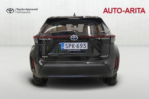 Käytetty Toyota Yaris Active 114 HP (83 kW) 2023 Musta Viistoperä