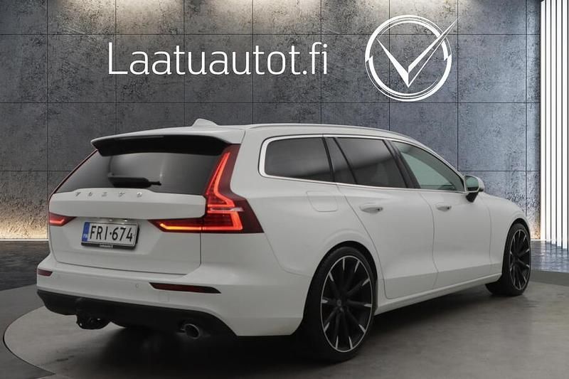 Käytetty Volvo V60 Momentum 150 HP (110 kW) 2019 Farmari