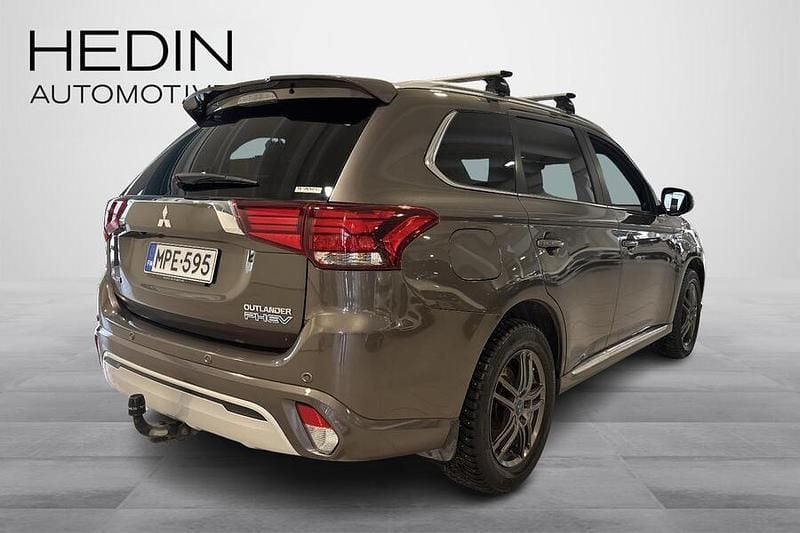 Käytetty Mitsubishi Outlander P-HEV Instyle 135 HP (99 kW) 2019 Ruskea Katumaasturi