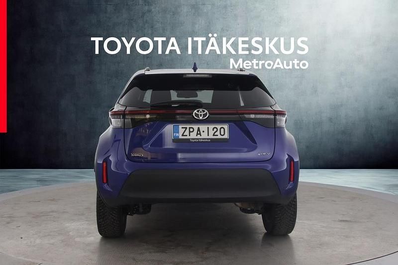 Käytetty Toyota Yaris Cross 116 HP (85 kW) 2024 Sininen Katumaasturi