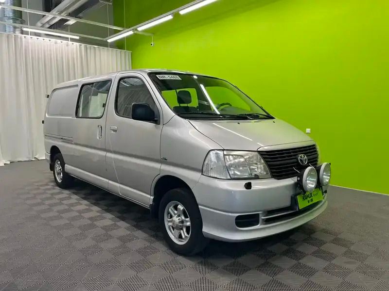 Hopea Käytetty 2009 Toyota HiAce Van | 18 800 € (Hieman kallis) - Kuva 1/4