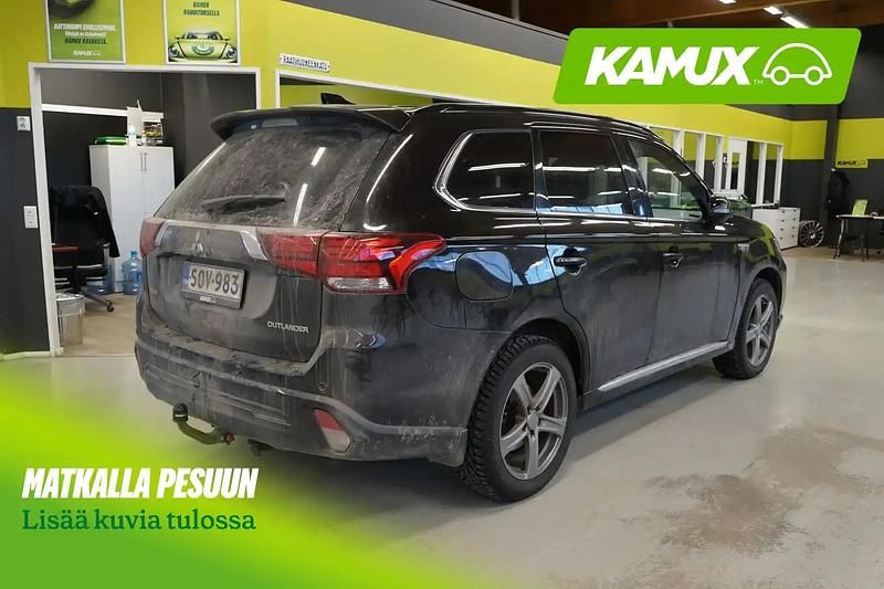 Käytetty Mitsubishi Outlander P-HEV Instyle 184 HP (135 kW) 2018 Musta Sedan