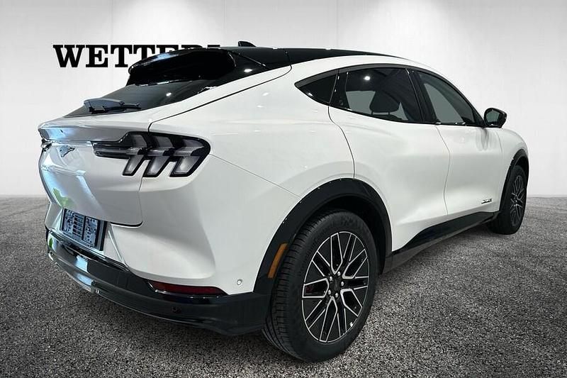 Käytetty Ford Mustang Mach-E Premium 216 kW (294 HP) 2025 Valkoinen Katumaasturi