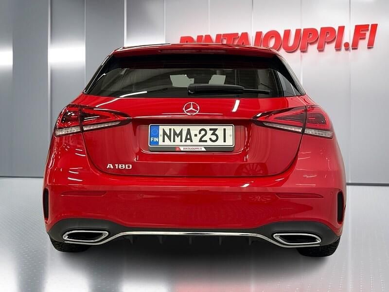 Käytetty Mercedes A180 Business 136 HP (100 kW) 2019 Punainen Farmari