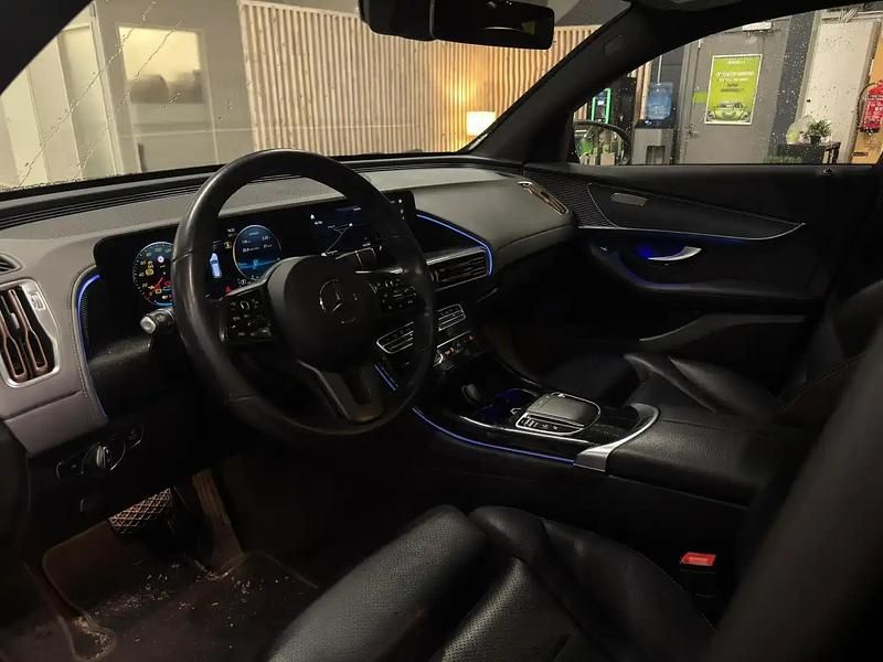 Käytetty Mercedes EQC400 300 kW (408 HP) 2021 Musta Katumaasturi