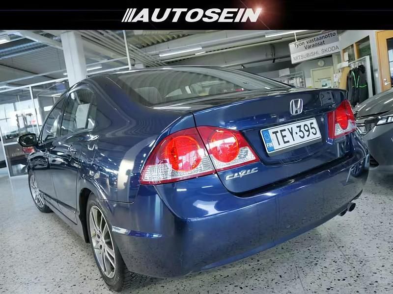 Käytetty Honda Civic Comfort 140 HP (102 kW) 2007 Sininen Sedan